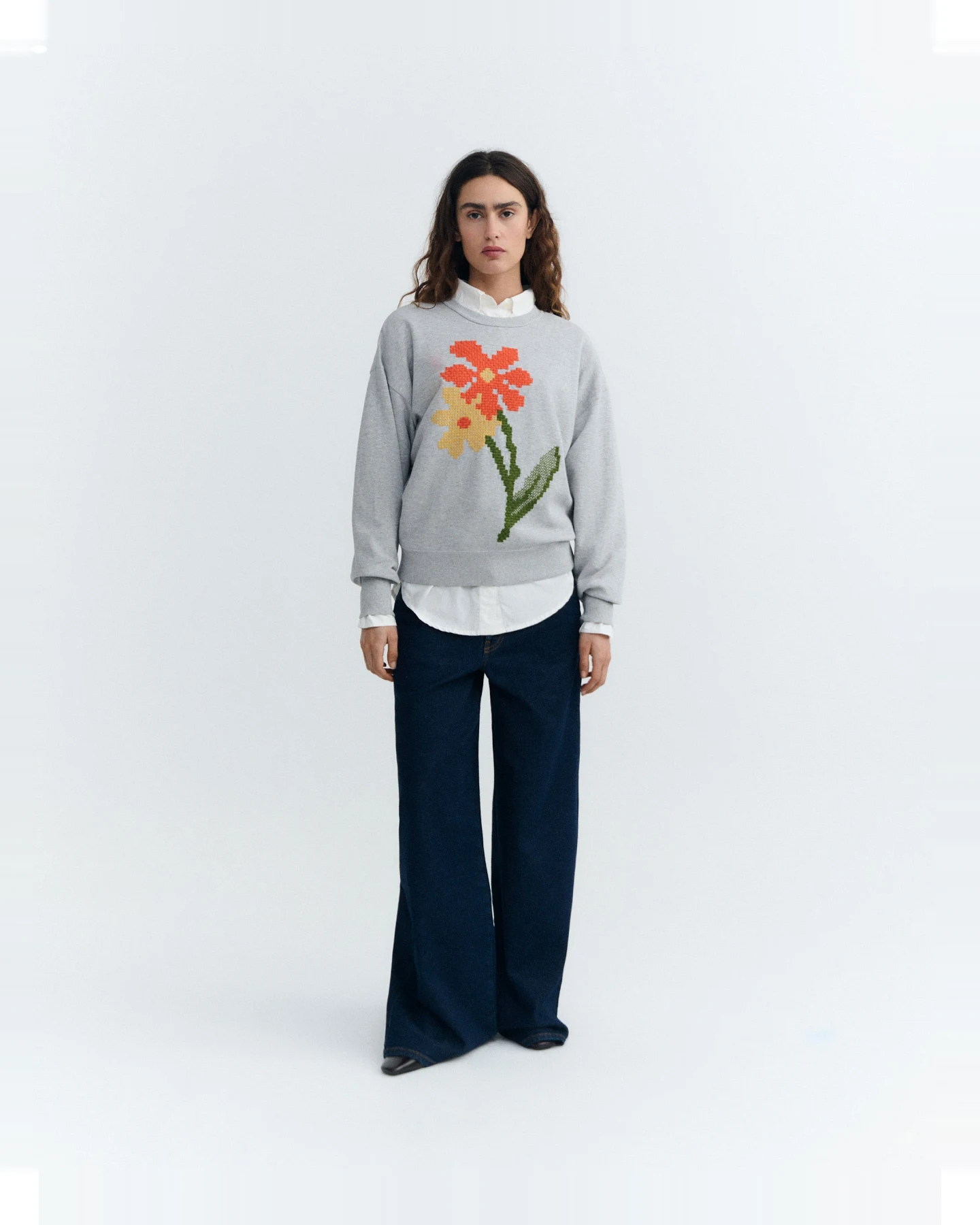 Thinking MU Damen vegan Sweatshirt Poppy Jodie Bestickt Grau – Ansicht 2