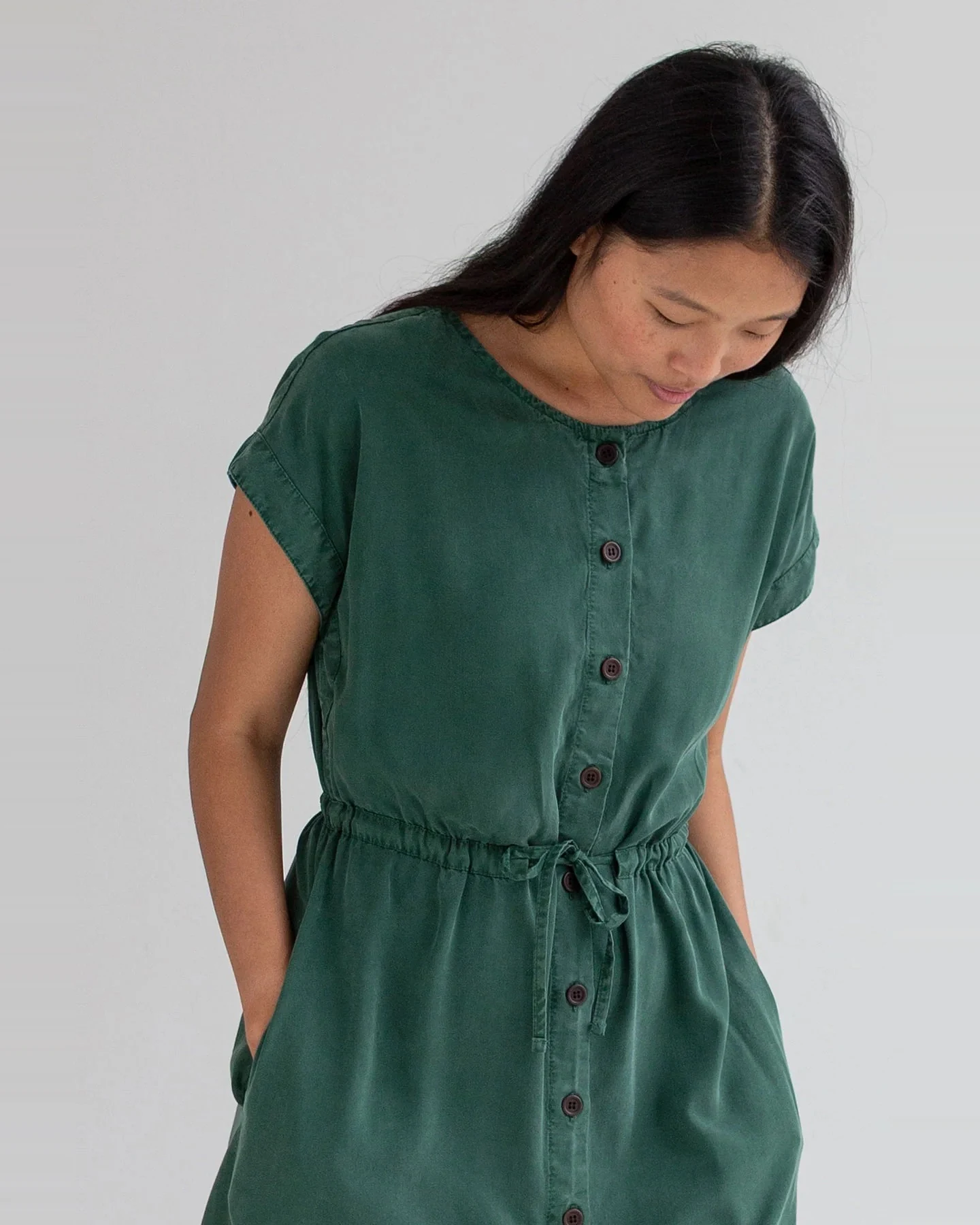 TWOTHIRDS Damen vegan Kleid Marasusa Dunkelgrün – Ansicht 2