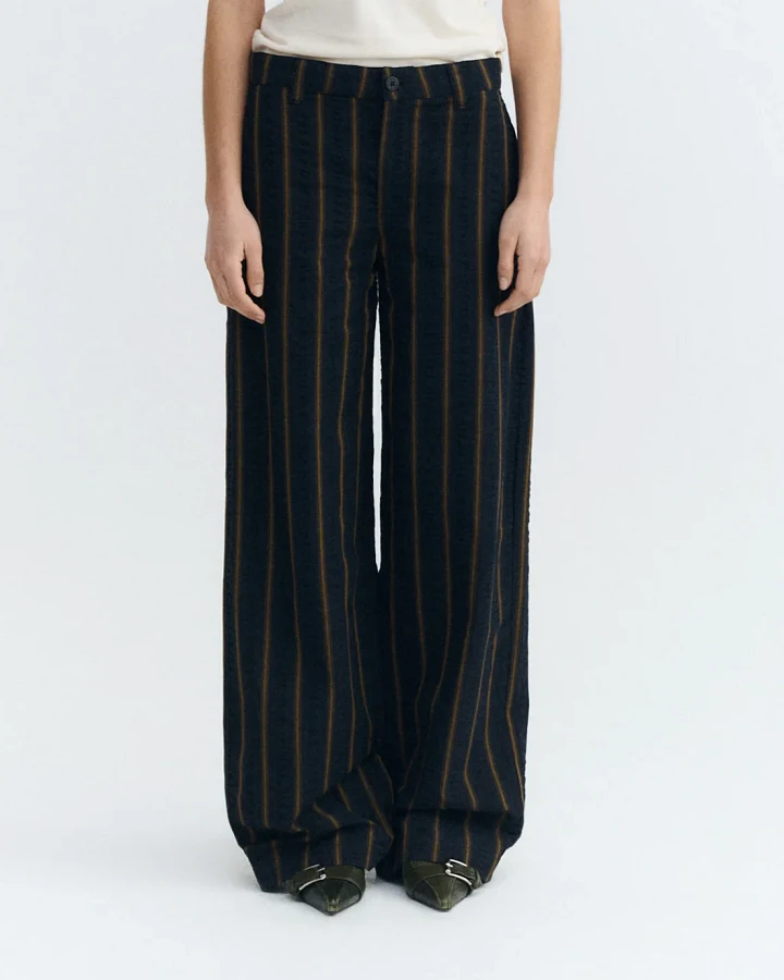 Thinking MU Damen vegan Hose Straight Seersucker Serena Gestreift Navy