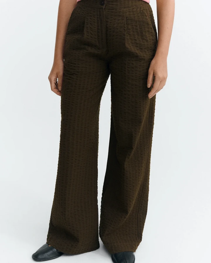 Thinking MU Damen vegan Hose Weites Bein Seersucker Manolita Braun