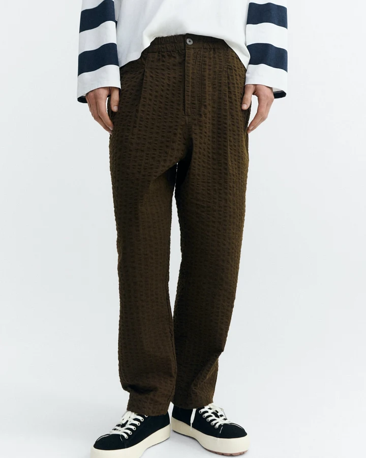 Thinking MU Herren vegan Hose Loose Luc Seersucker Braun