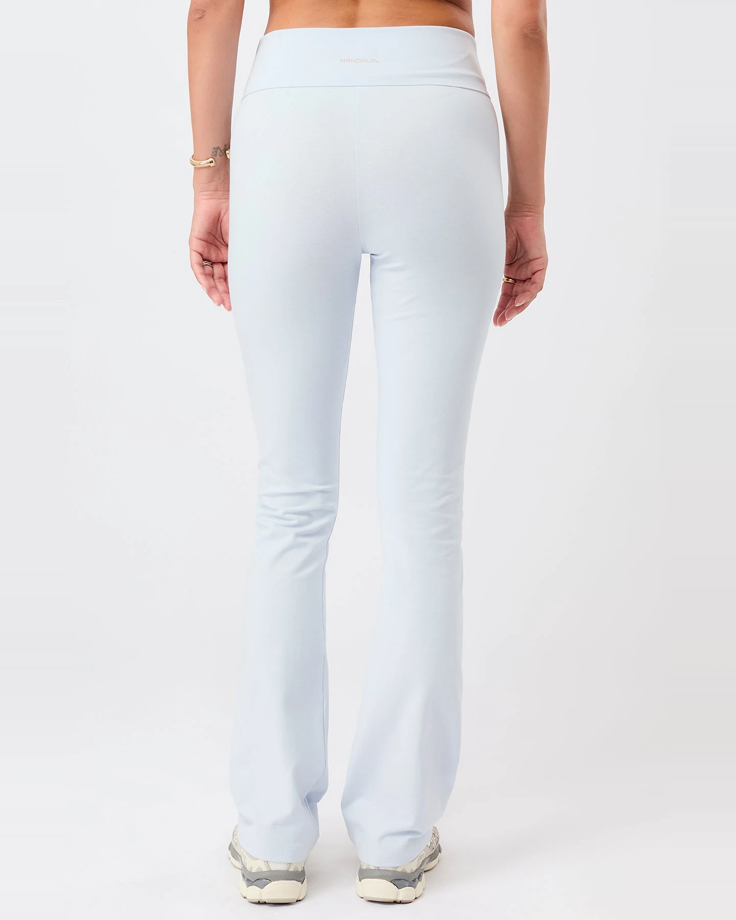 MANDALA Damen vegan Hose Classic Rolldown Baby Blue – Ansicht 2