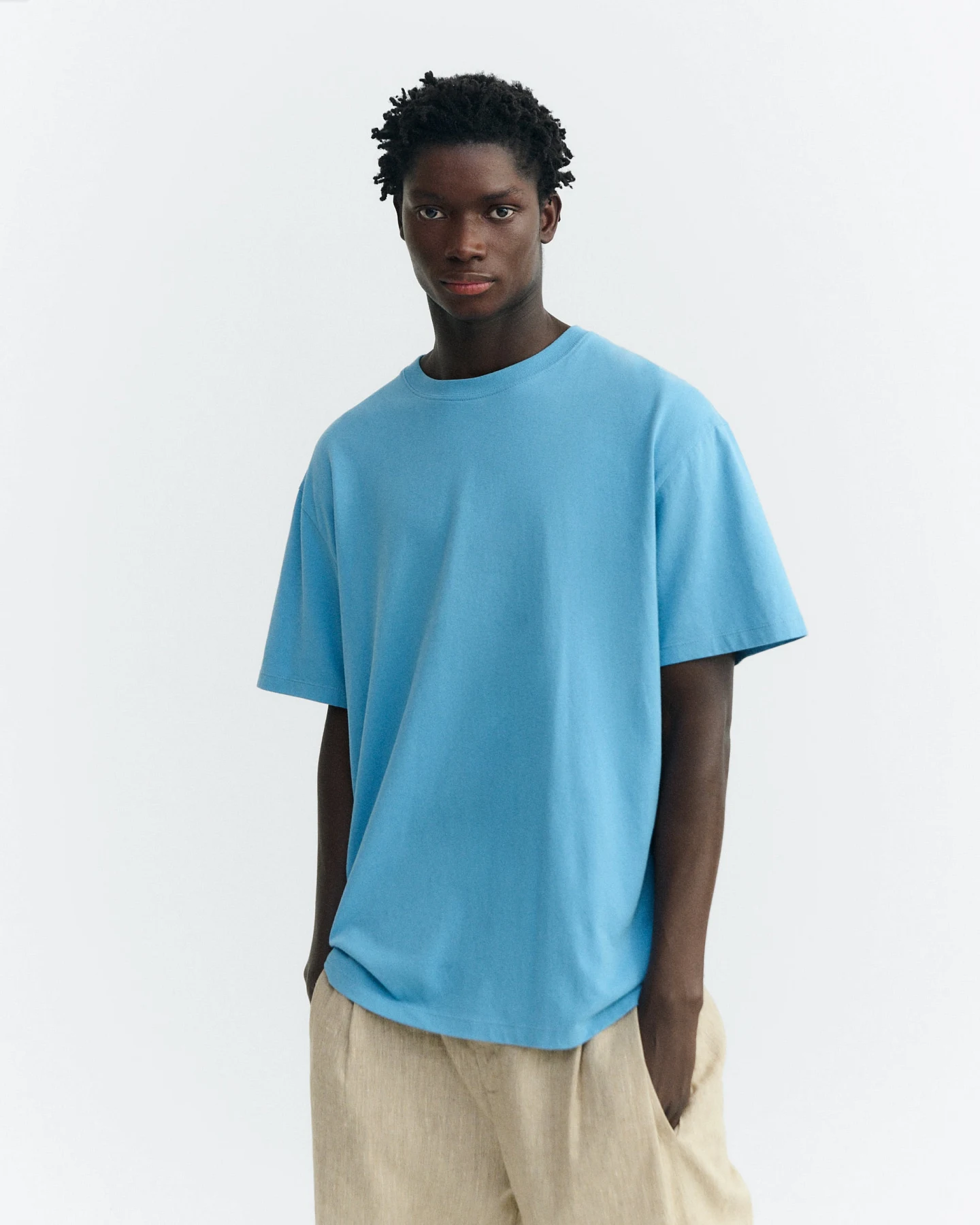Thinking MU Herren vegan T-Shirt Aaron Patched Sun Back Blau – Ansicht 2