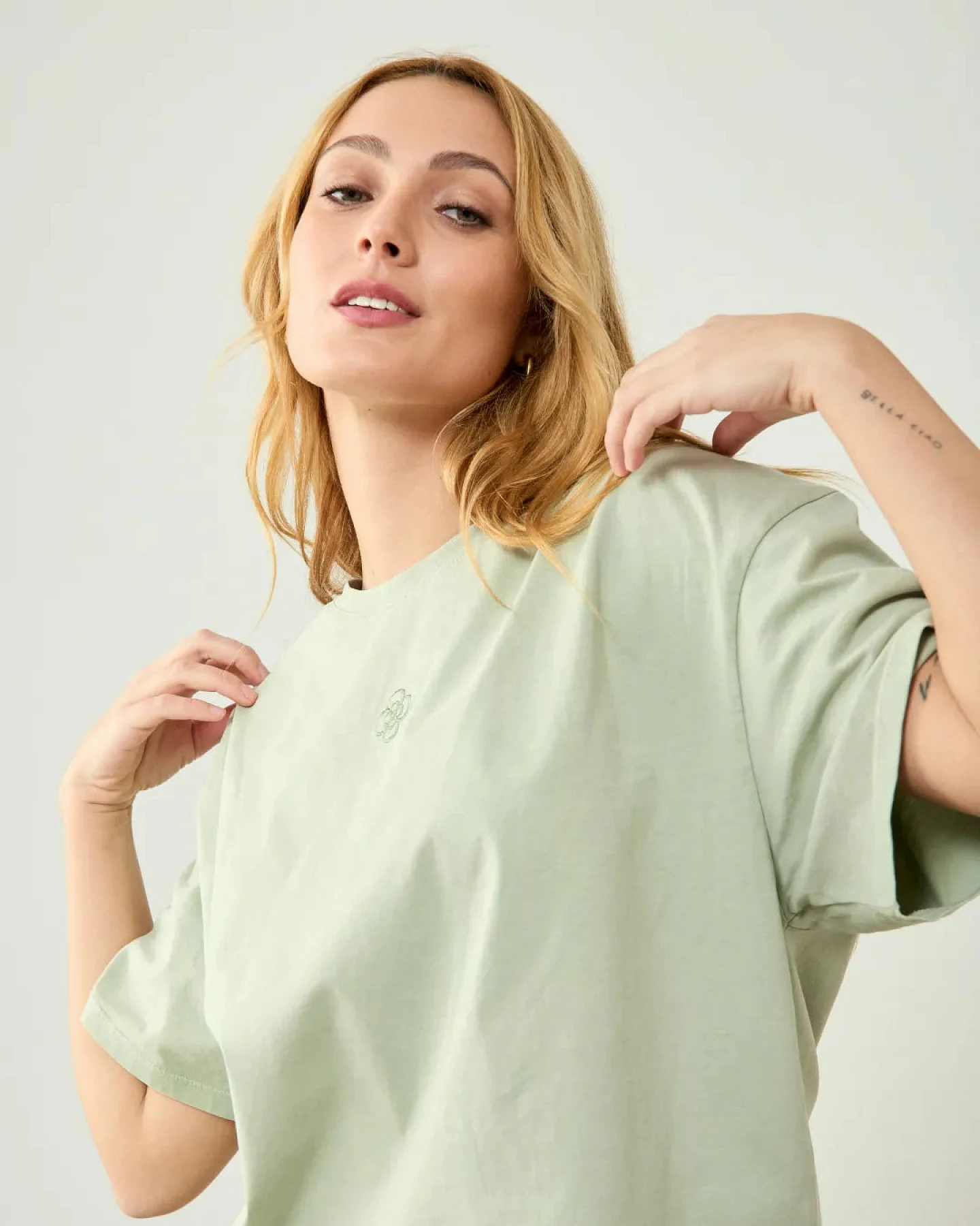 Clotsy Damen vegan T-Shirt Oversized Grün – Ansicht 2