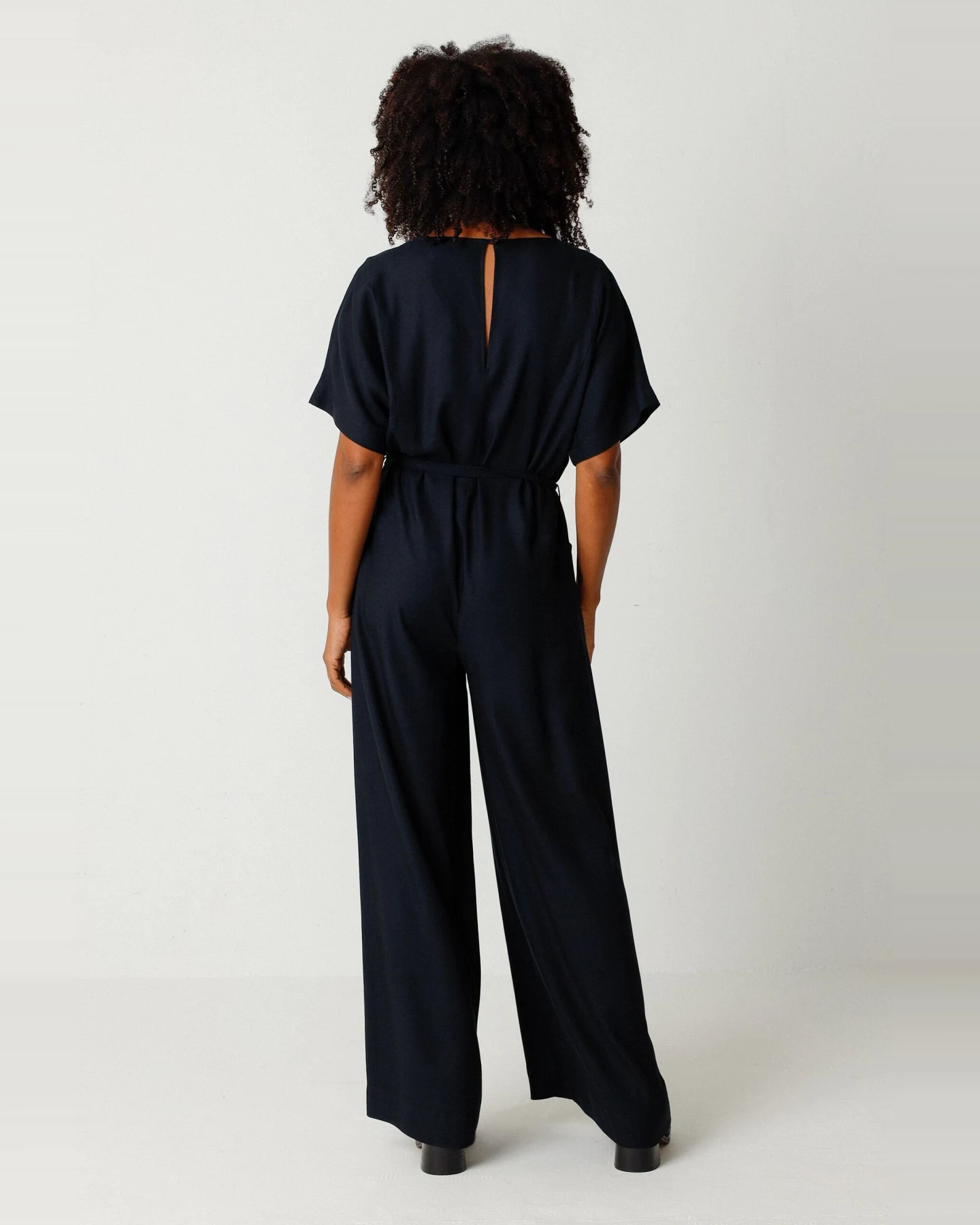 SKFK Damen vegan Jumpsuit Alaia Schwarz – Ansicht 2