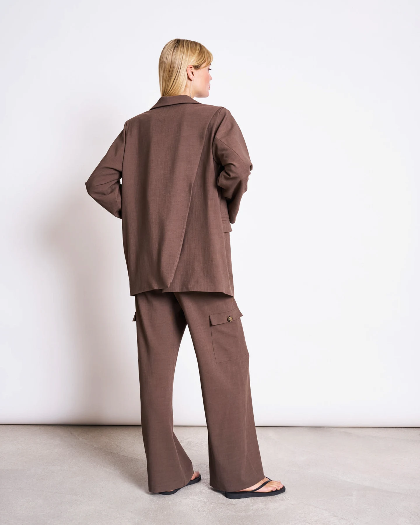 JAN 'N JUNE Damen vegan Blazer Mit Geschlitztem Rücken Jels Clay Brown – Ansicht 2