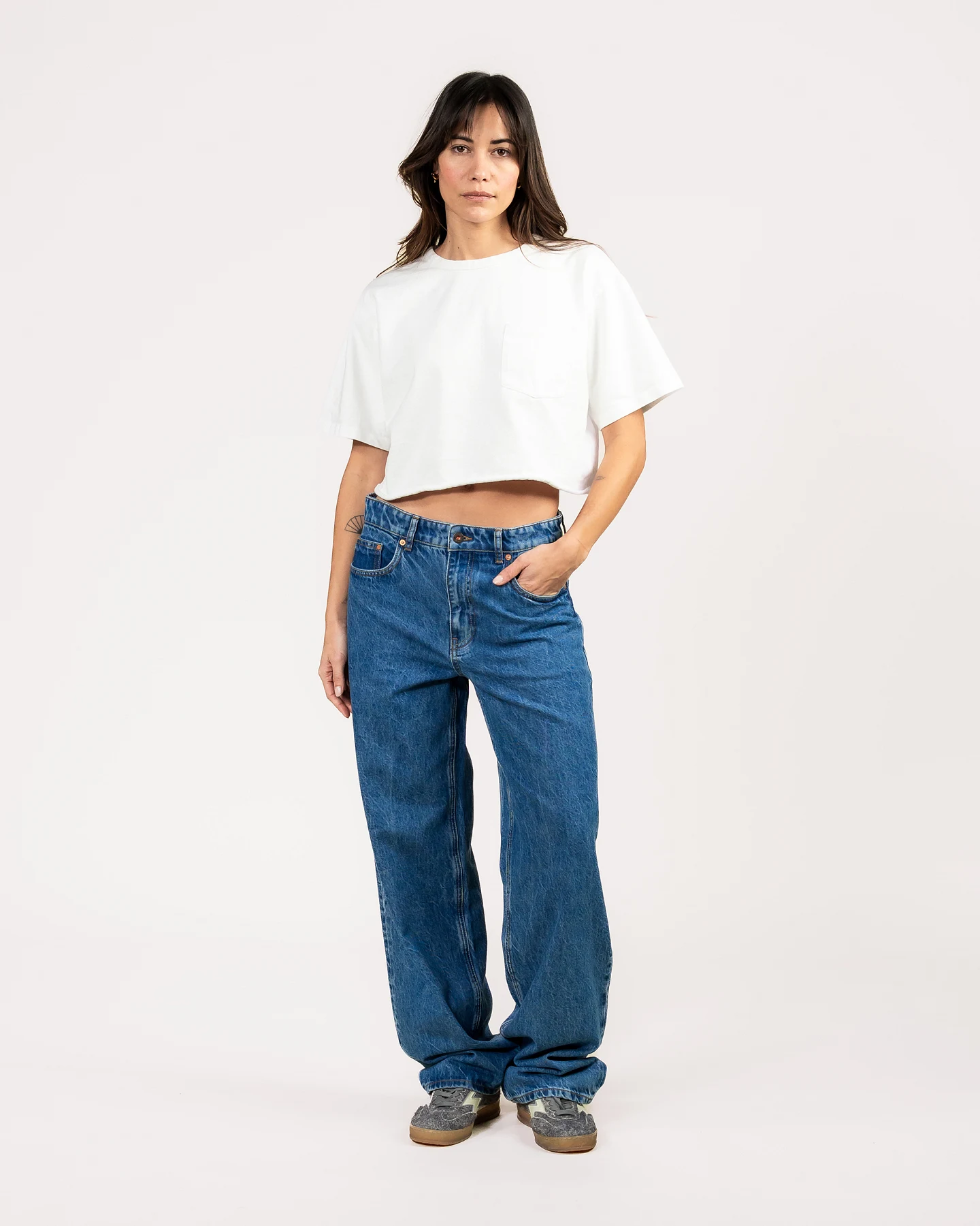 Kuyichi Damen vegan Jeans Rubinrot Entspannt Marmoriert Blau – Ansicht 2
