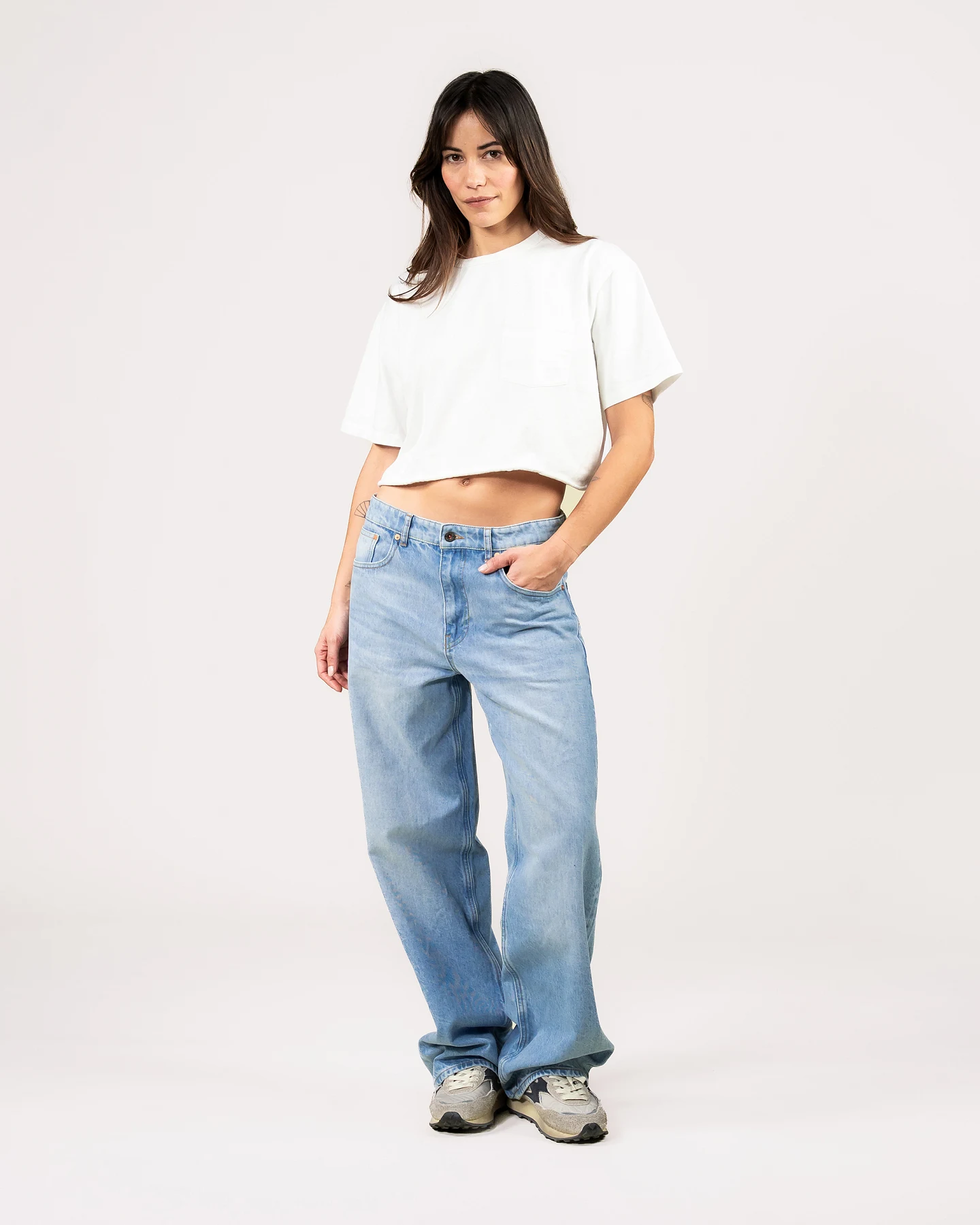 Kuyichi Damen vegan Jeans Ruby Relaxed Hellblau – Ansicht 2