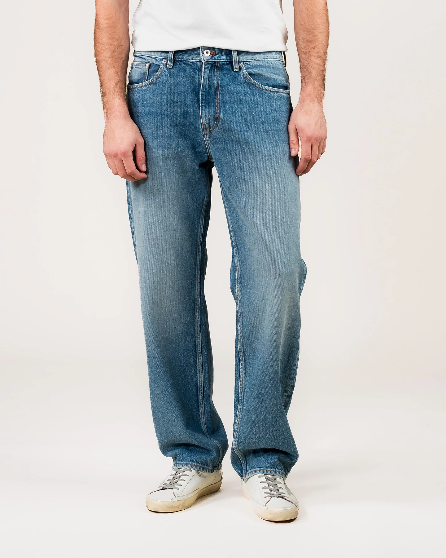 Kuyichi Herren vegan Jeans Larry Loose Lifecycle Blau – Ansicht 2