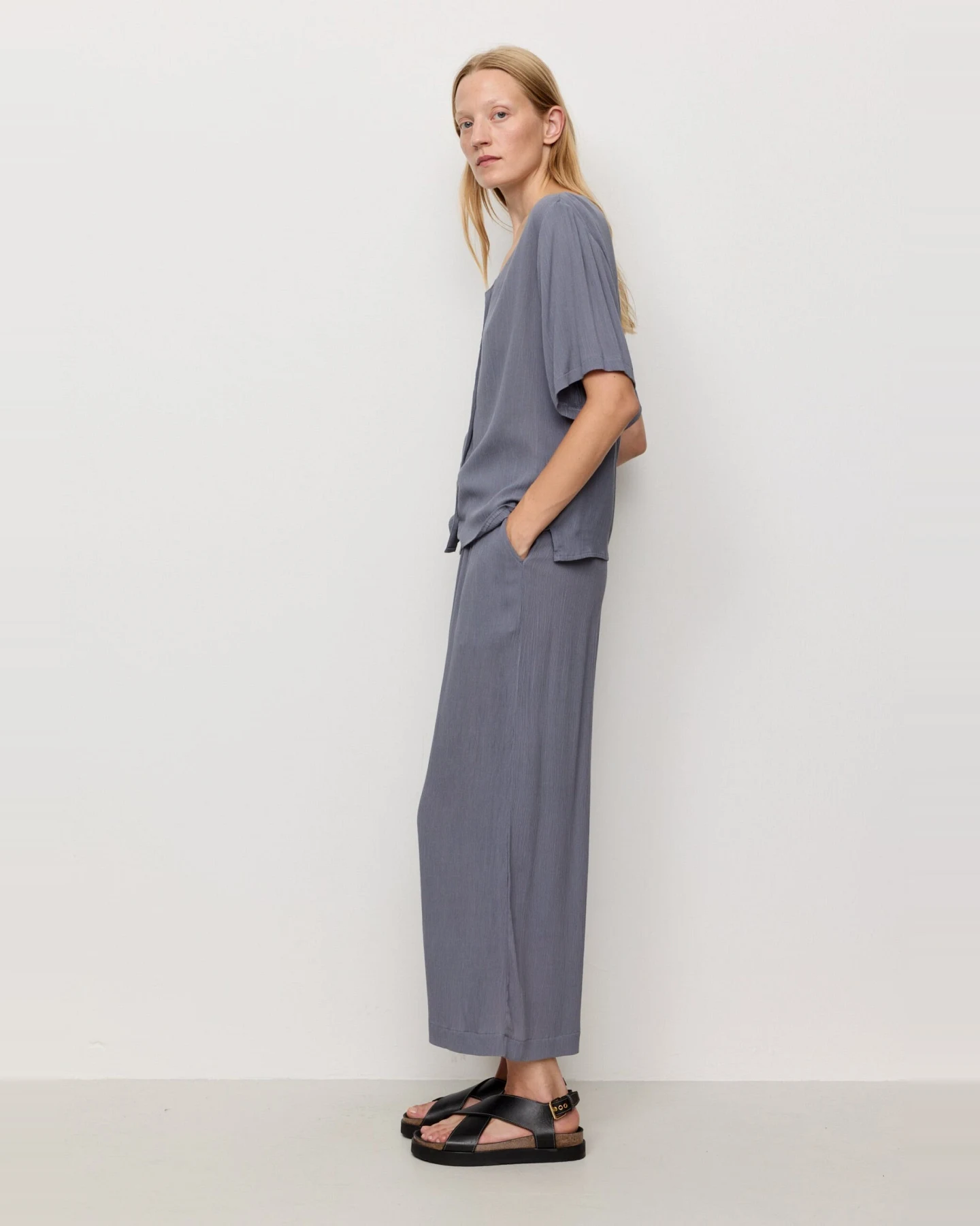 Recolution Damen vegan Hose Mandevilla Taubenblau – Ansicht 2