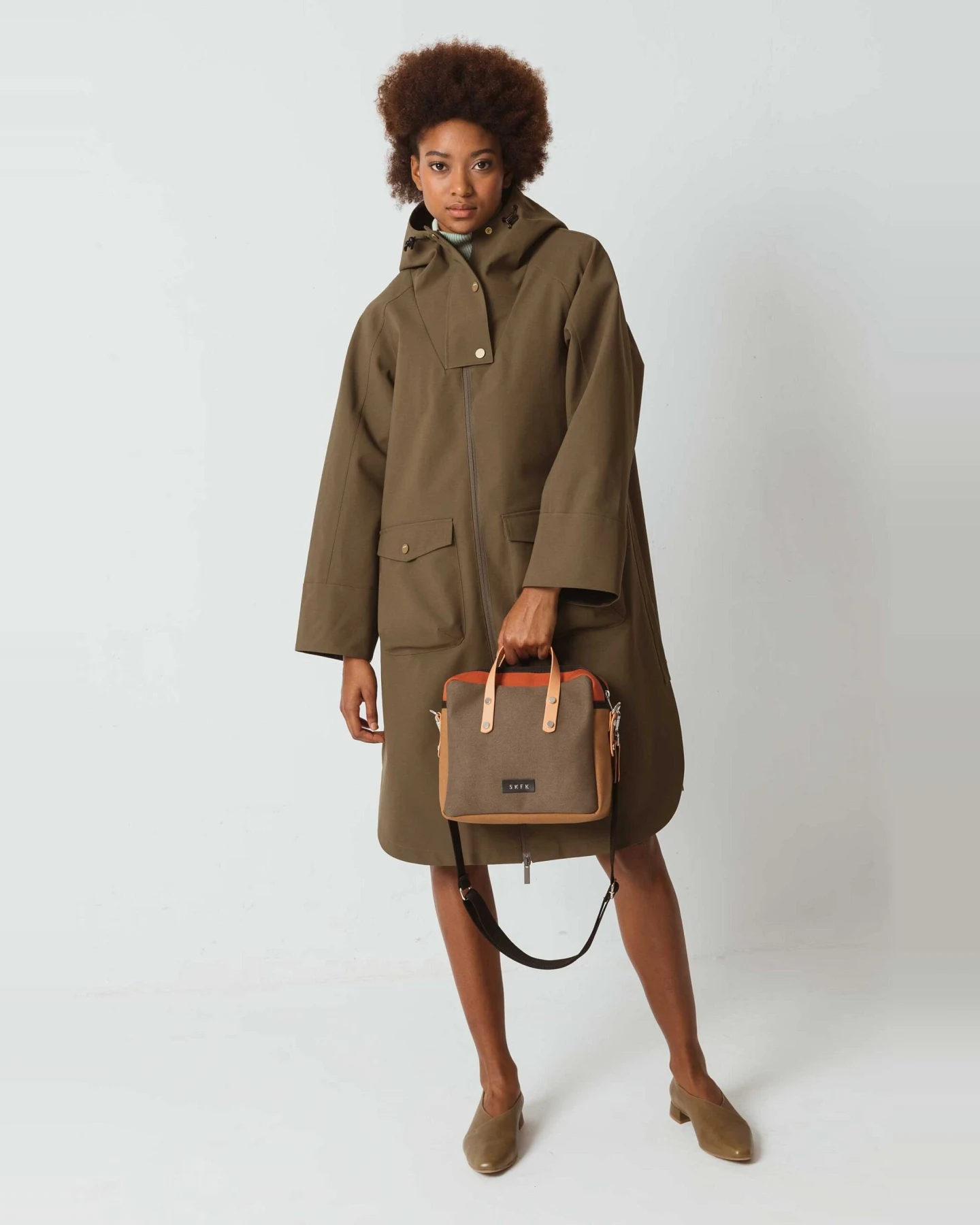 SKFK Damen vegan Regenmantel Jasone Khaki – Ansicht 2