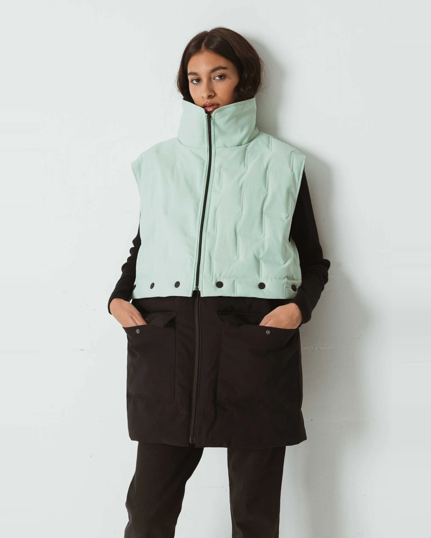 SKFK Damen vegan Jacke Dione Ärmellos Grün – Ansicht 2