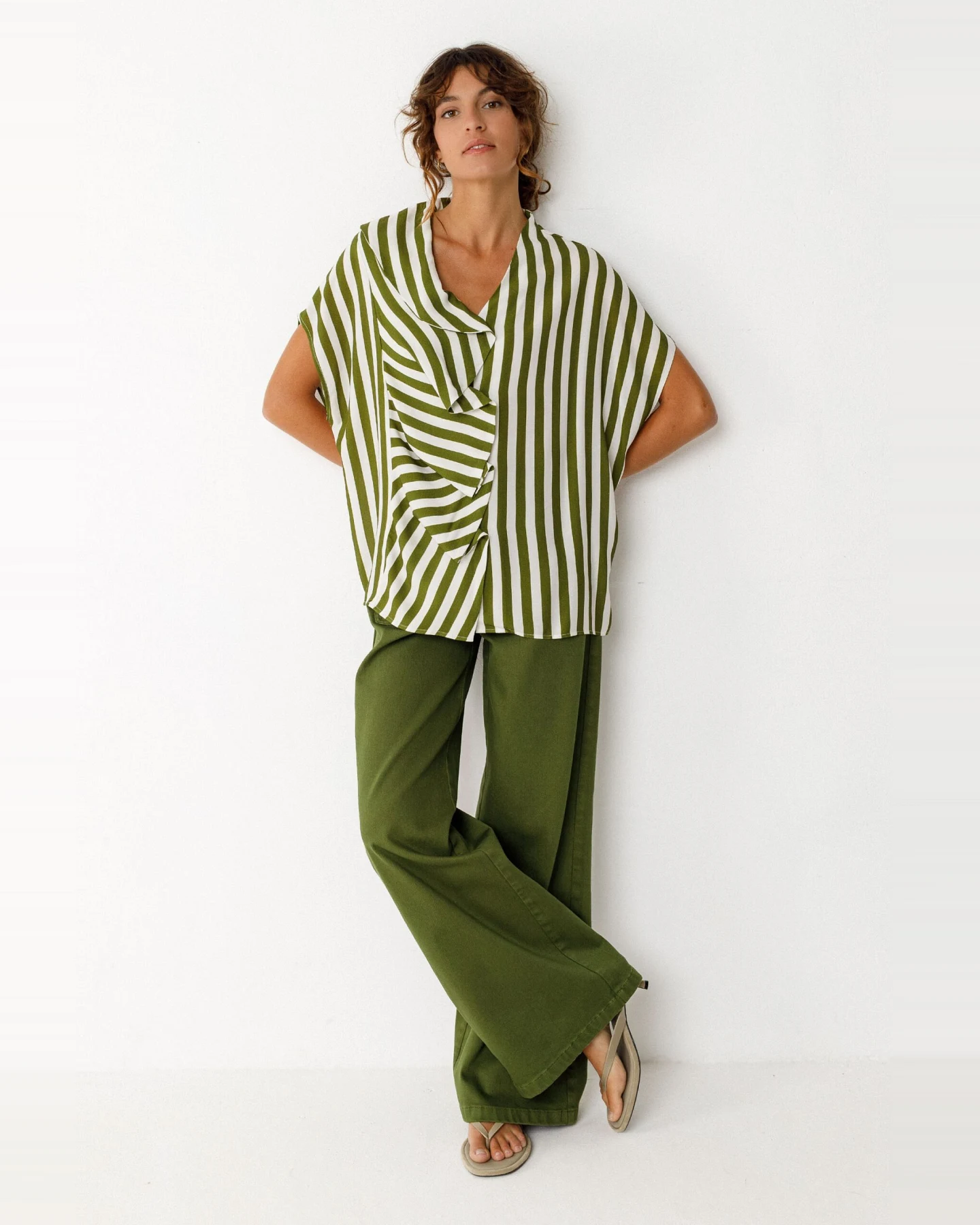SKFK Damen vegan Shirt Kaua Grün Weiß – Ansicht 2