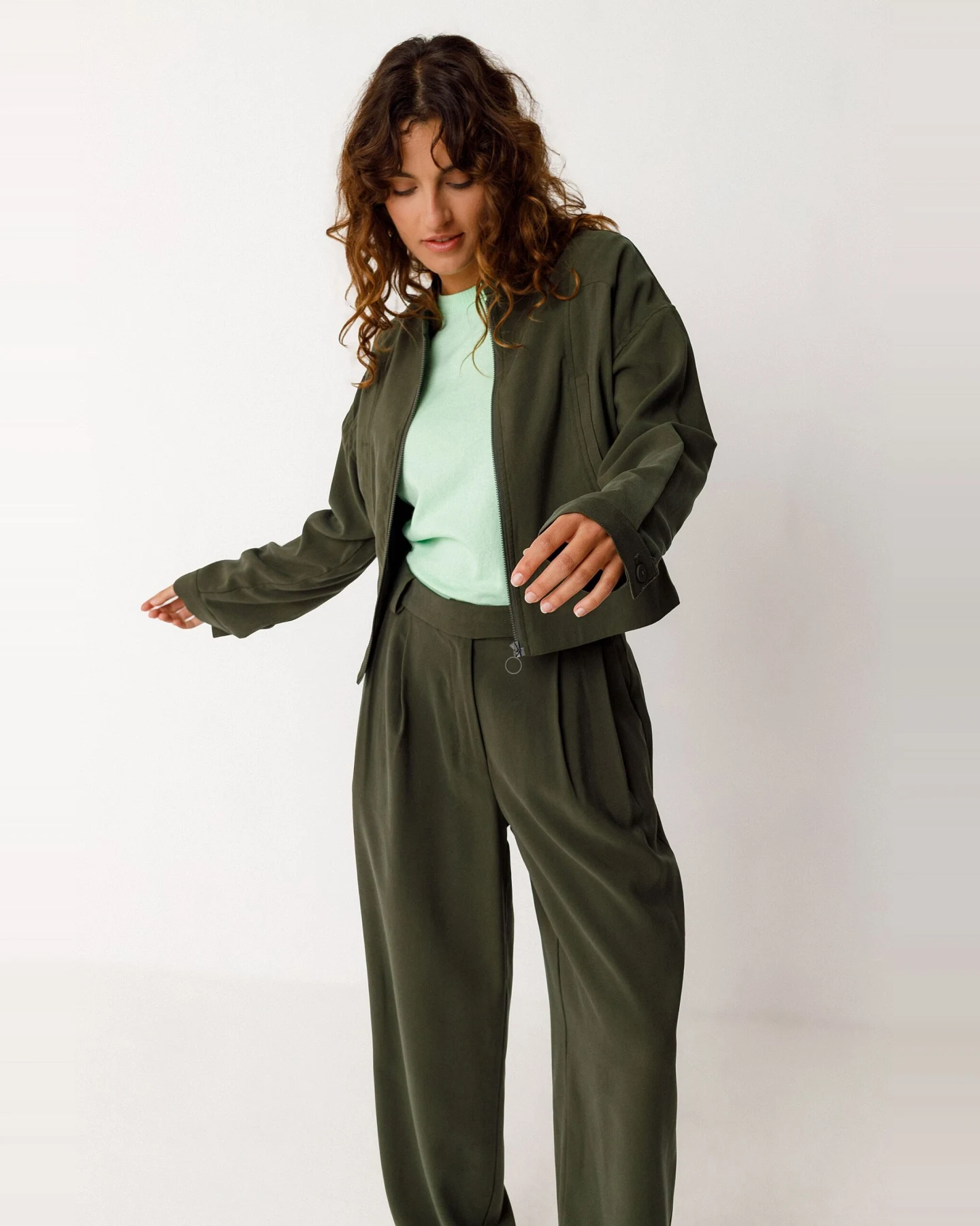 SKFK Damen vegan Hose Haide Grün – Ansicht 2