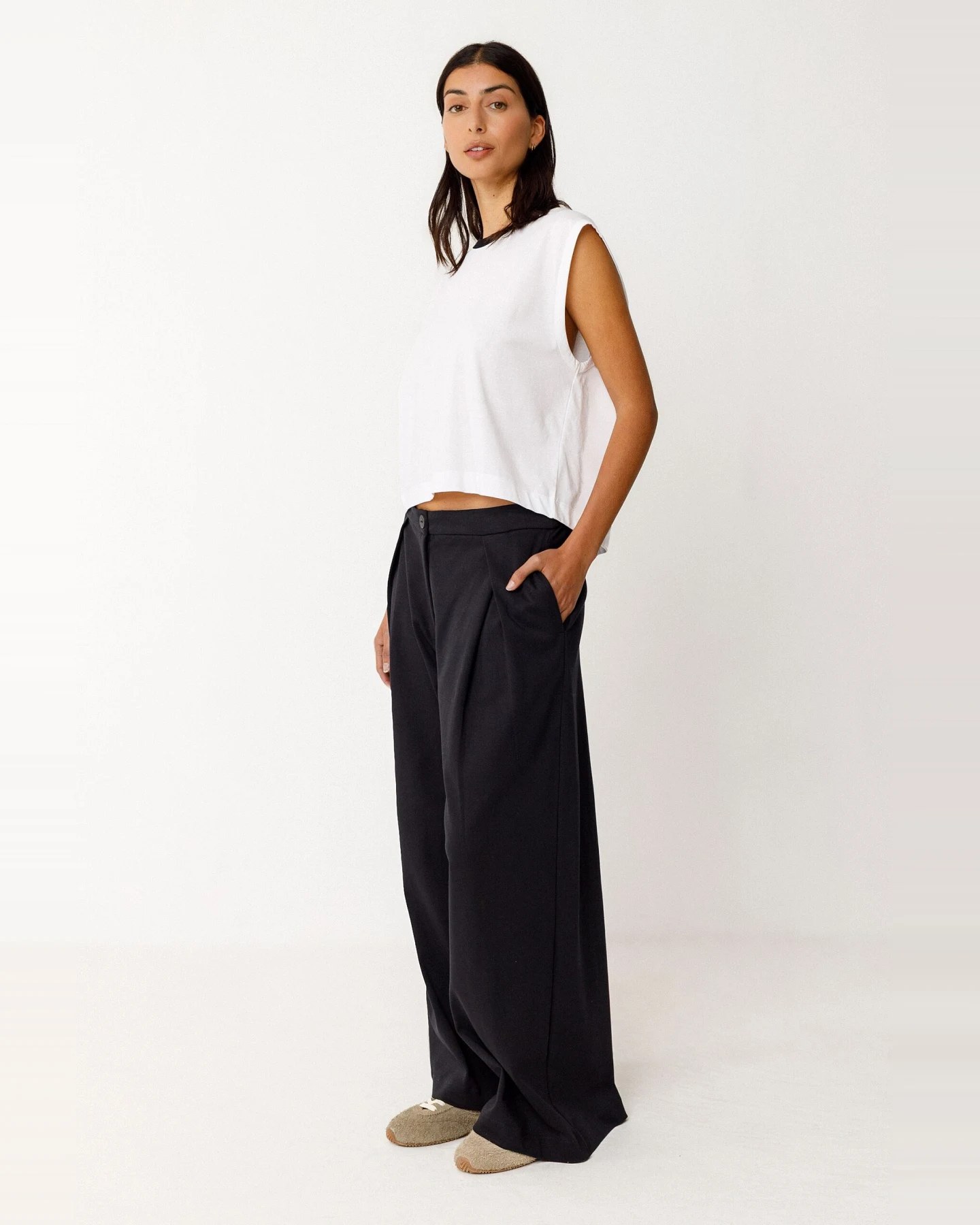 SKFK Damen vegan Hose Moira Schwarz – Ansicht 2