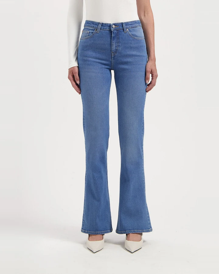 MUD Jeans Damen vegan Jeans High Flared Isy Fresh Fade Blau