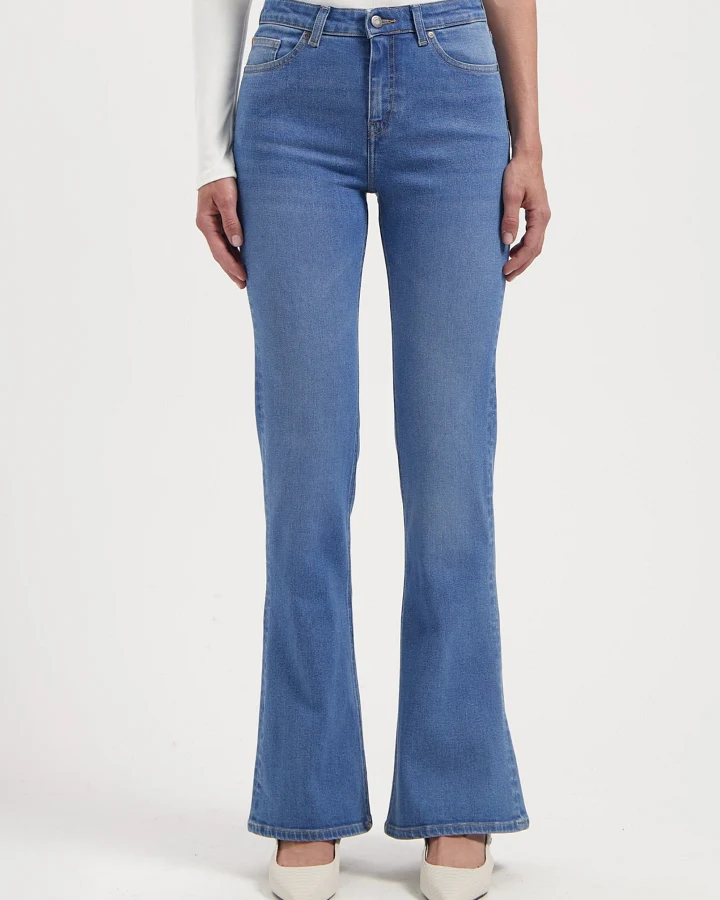 MUD Jeans Damen vegan Jeans High Flared Isy Fresh Fade Blau