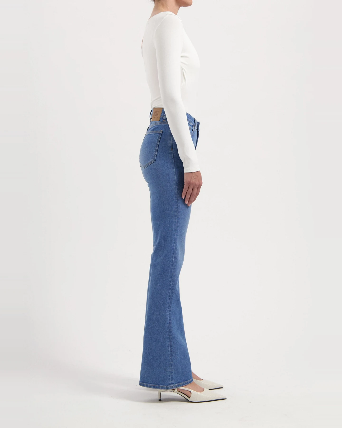 MUD Jeans Damen vegan Jeans High Flared Isy Fresh Fade Blau – Ansicht 2