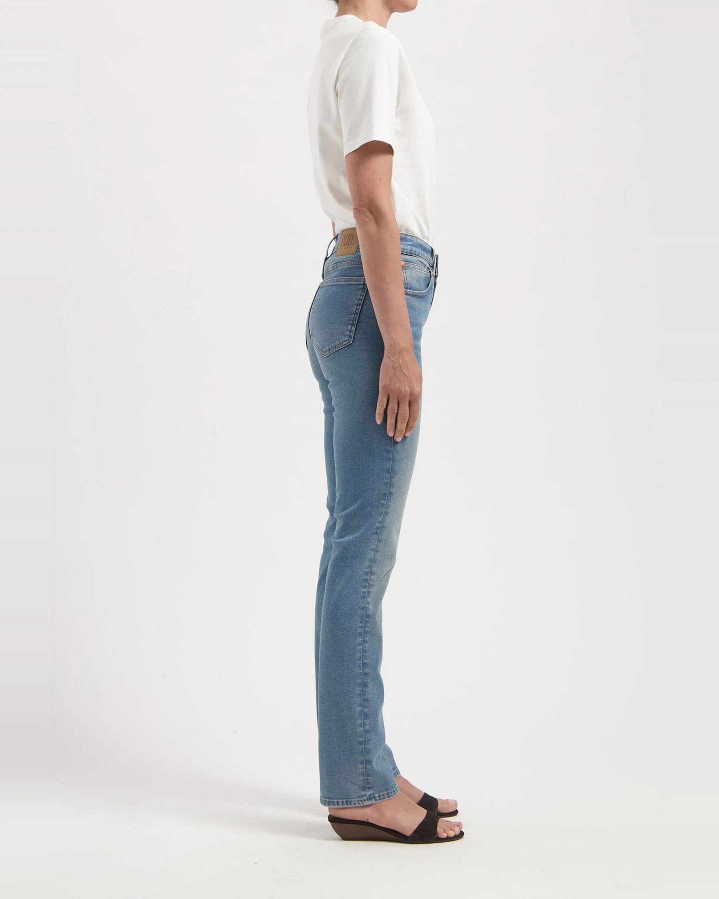 MUD Jeans Damen vegan Jeans Logan High Slim Earth Faded Blue – Ansicht 2