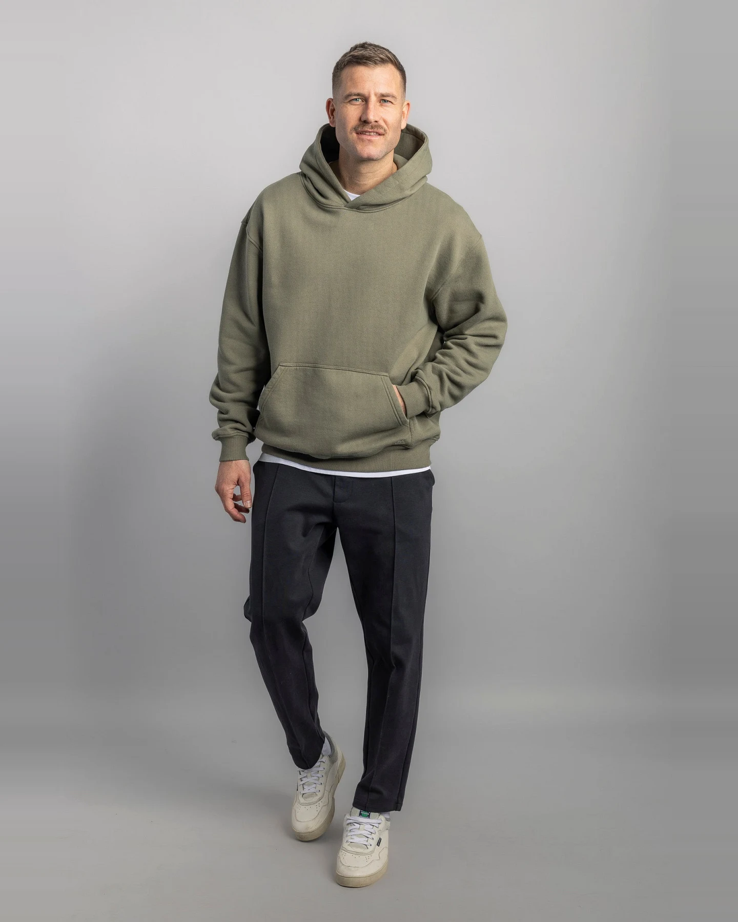 DIRTS Herren vegan Hoodie Oversized Dusty Olive – Ansicht 2