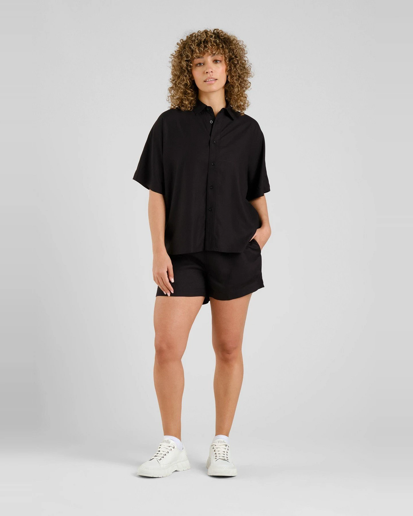 Bluse Alsvik Schwarz – Ansicht 2