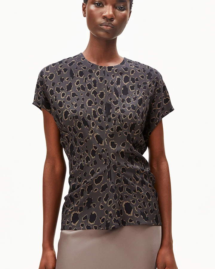 ARMEDANGELS Damen vegan Bluse Bat Wing Leo Print