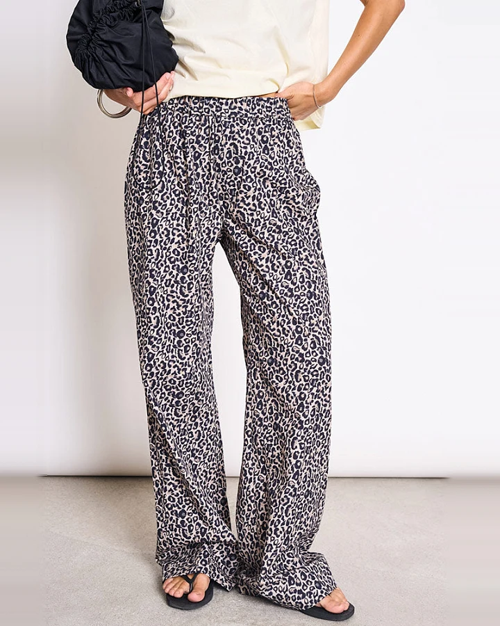 JAN 'N JUNE Damen vegan Hose Soby Leo Print Schwarz