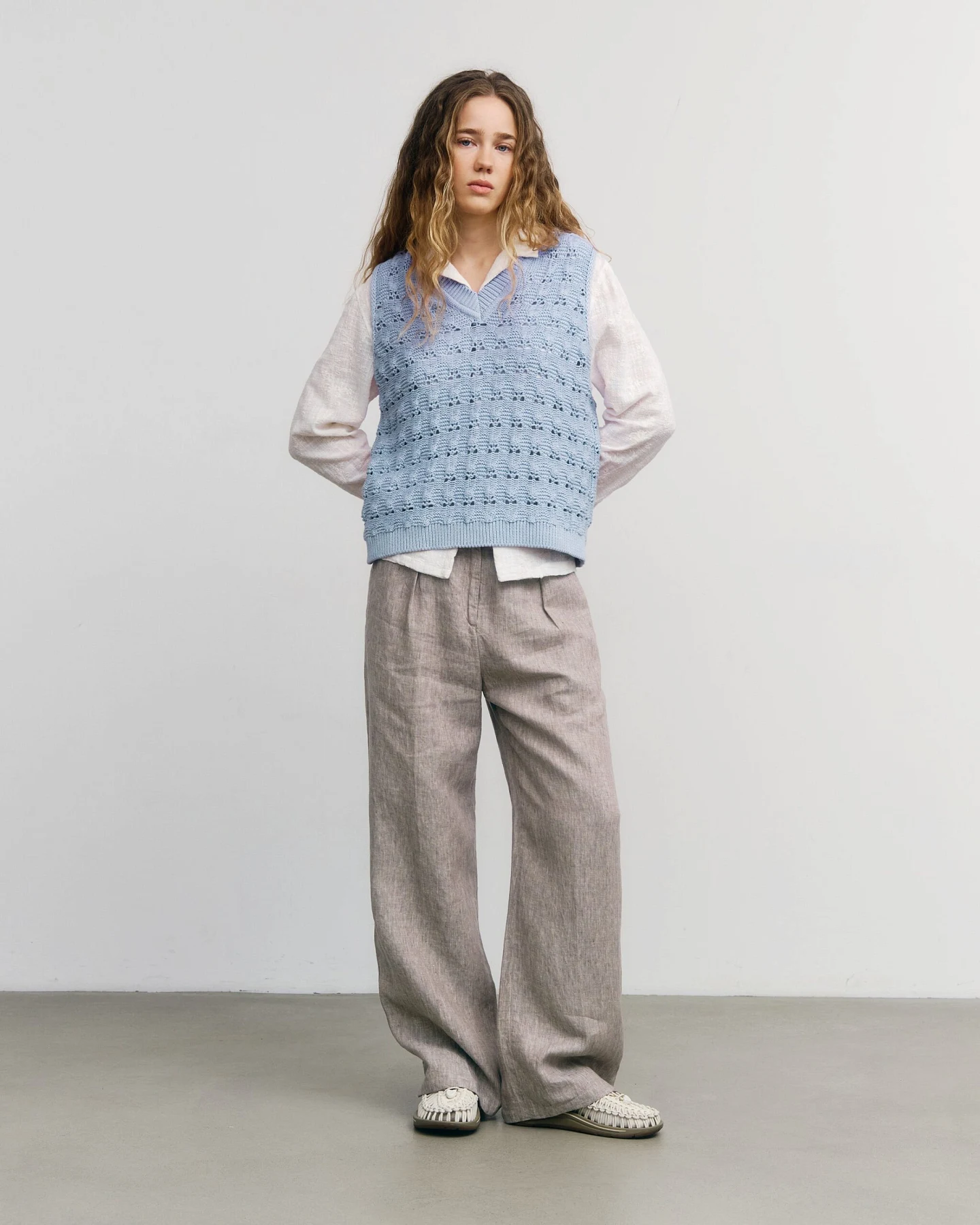 Rotholz Damen vegan Strickweste Wide Soft Blue – Ansicht 2