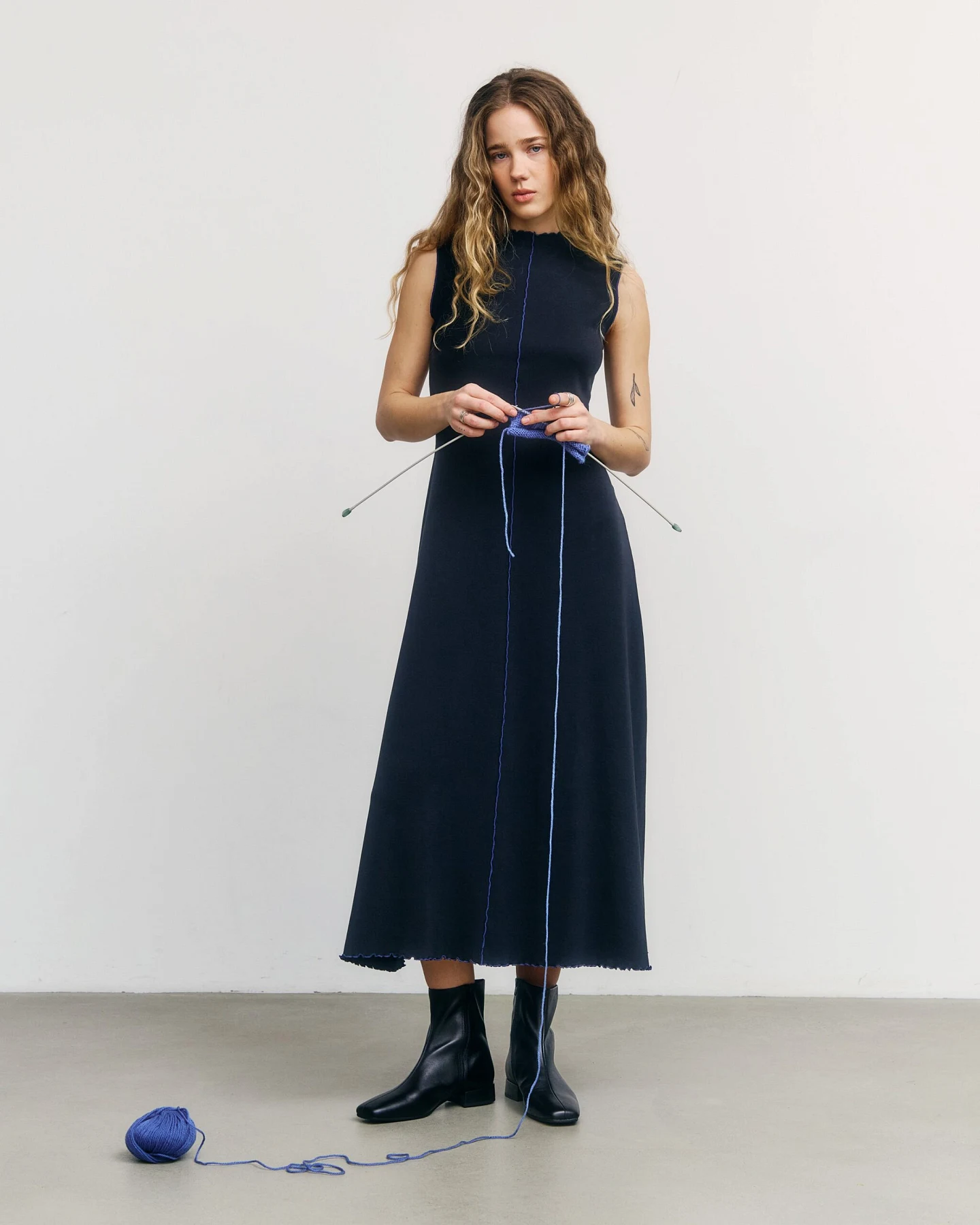 Rotholz Damen vegan Kleid Pin Tucked True Black – Ansicht 2