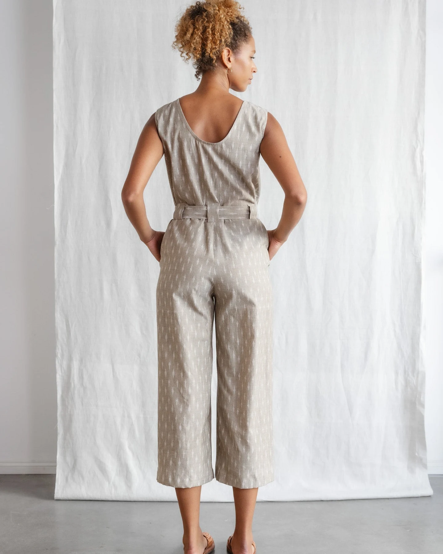 Jyoti - Fair Works Damen vegan Jumpsuit Daksha Beige/Weiß – Ansicht 2