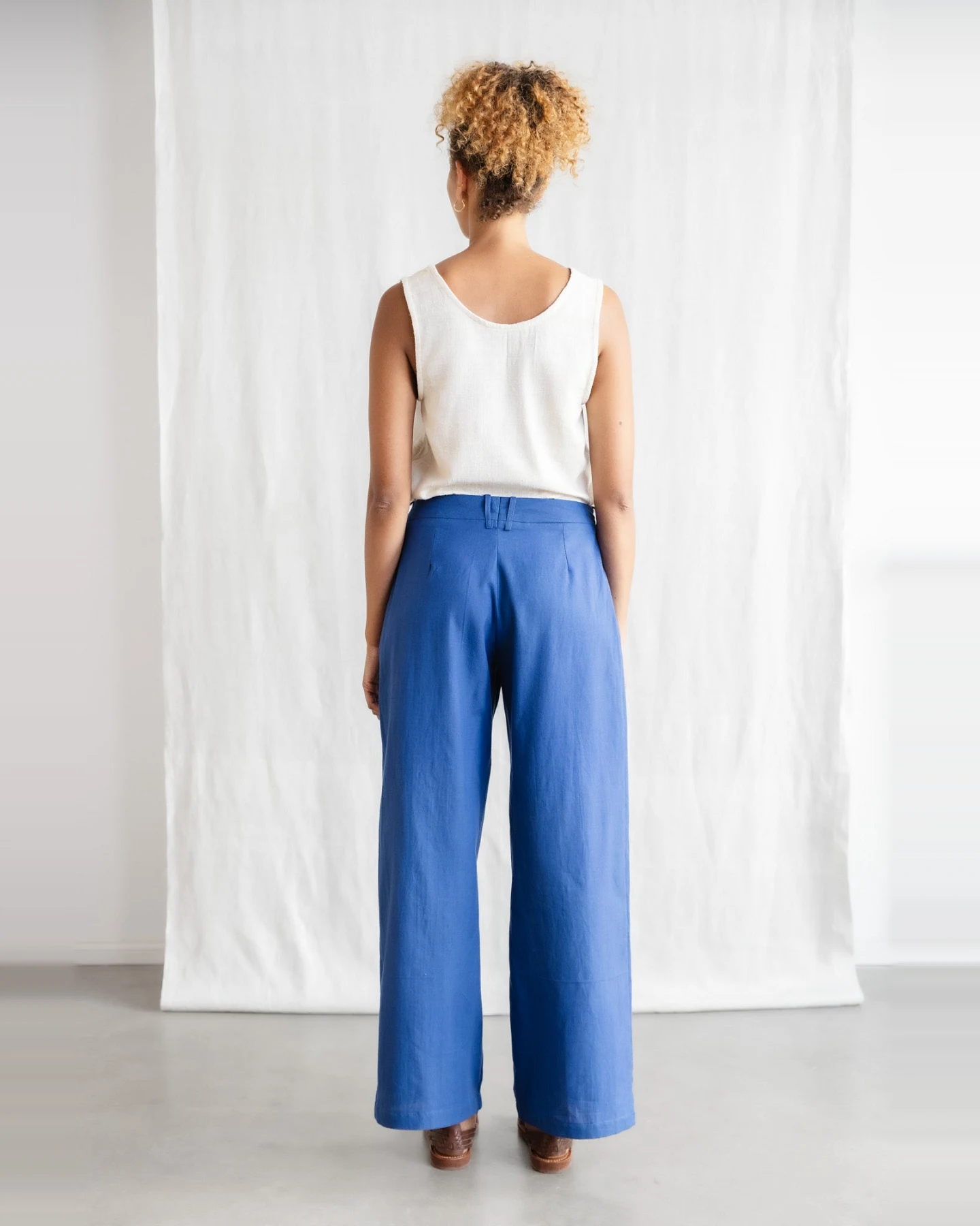 Jyoti - Fair Works Damen vegan Hose Meghana Kobaltblau – Ansicht 2