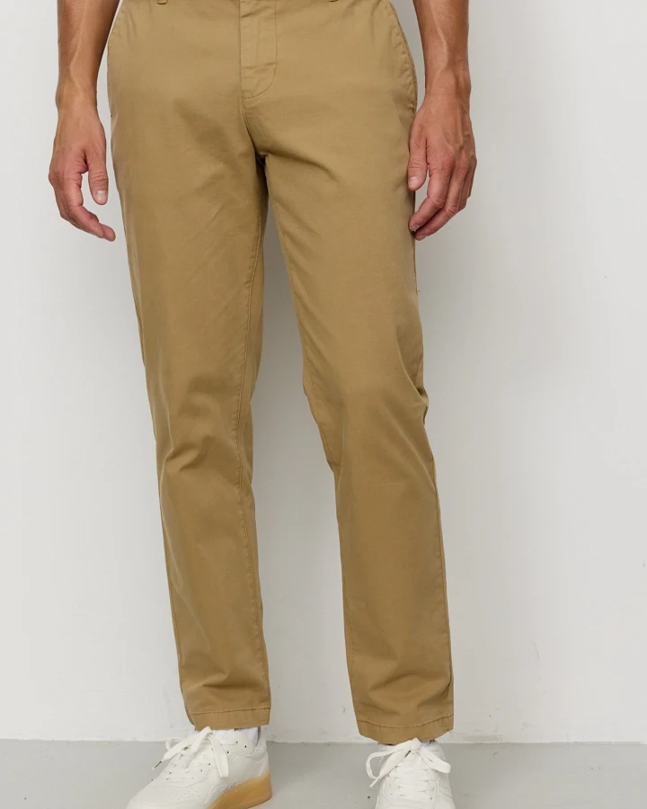 Recolution Herren vegan Chinos Kelp Wüste Braun