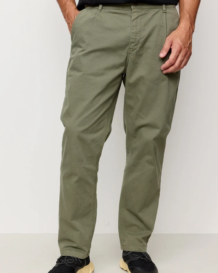 Recolution Herren vegan Chinos Eiche Dunkel Olive