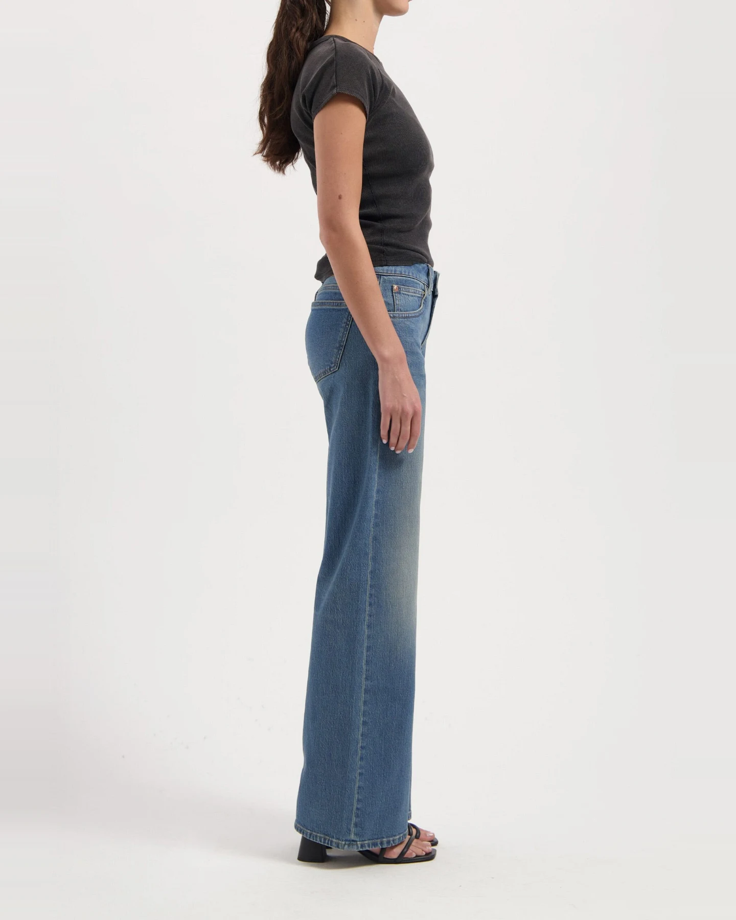 MUD Jeans Damen vegan Jeans Cleo Mid Lose Erde Stein – Ansicht 2