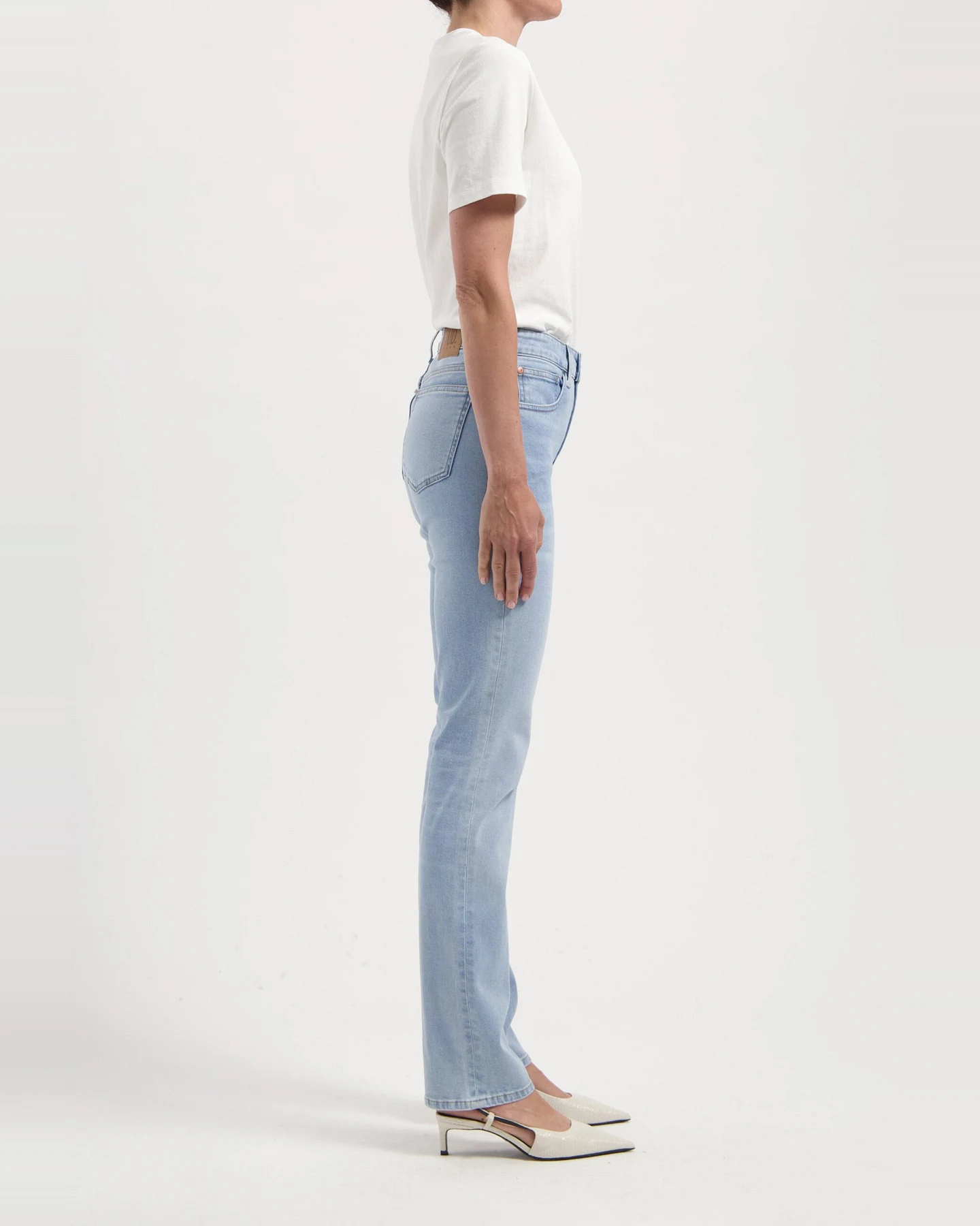 MUD Jeans Damen vegan Jeans Logan High Slim Light Aged Blau – Ansicht 2