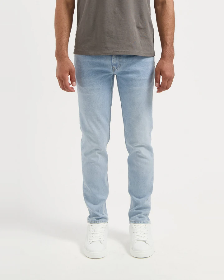 MUD Jeans Herren vegan Jeans Dunn Low Tapered Light Aged Blue