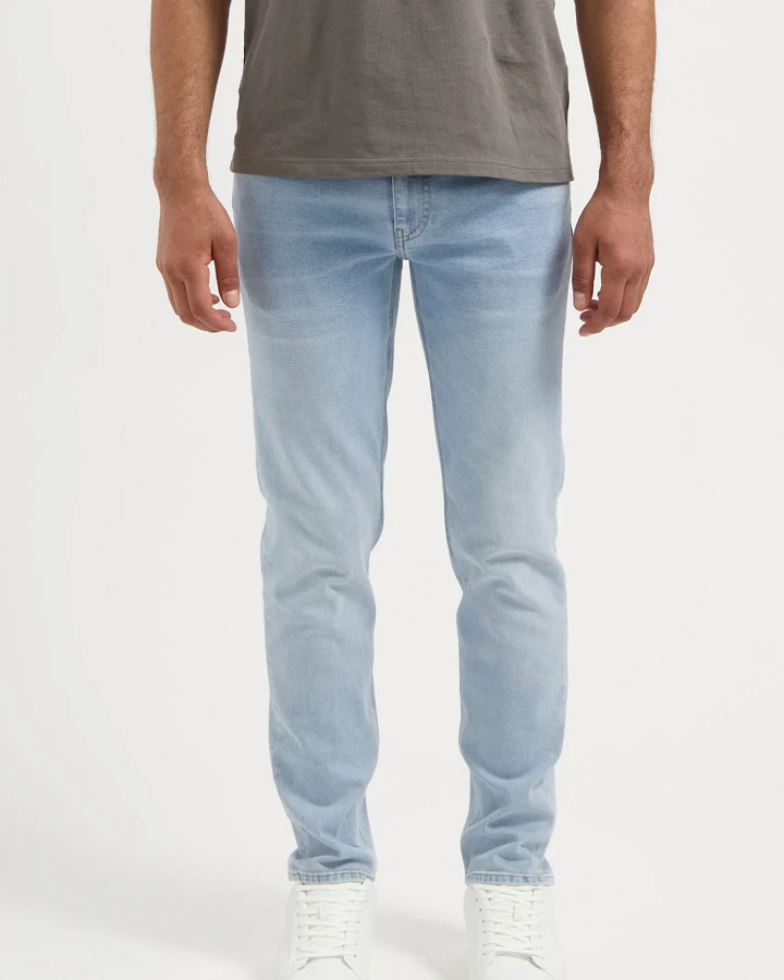 MUD Jeans Herren vegan Jeans Dunn Low Tapered Light Aged Blue