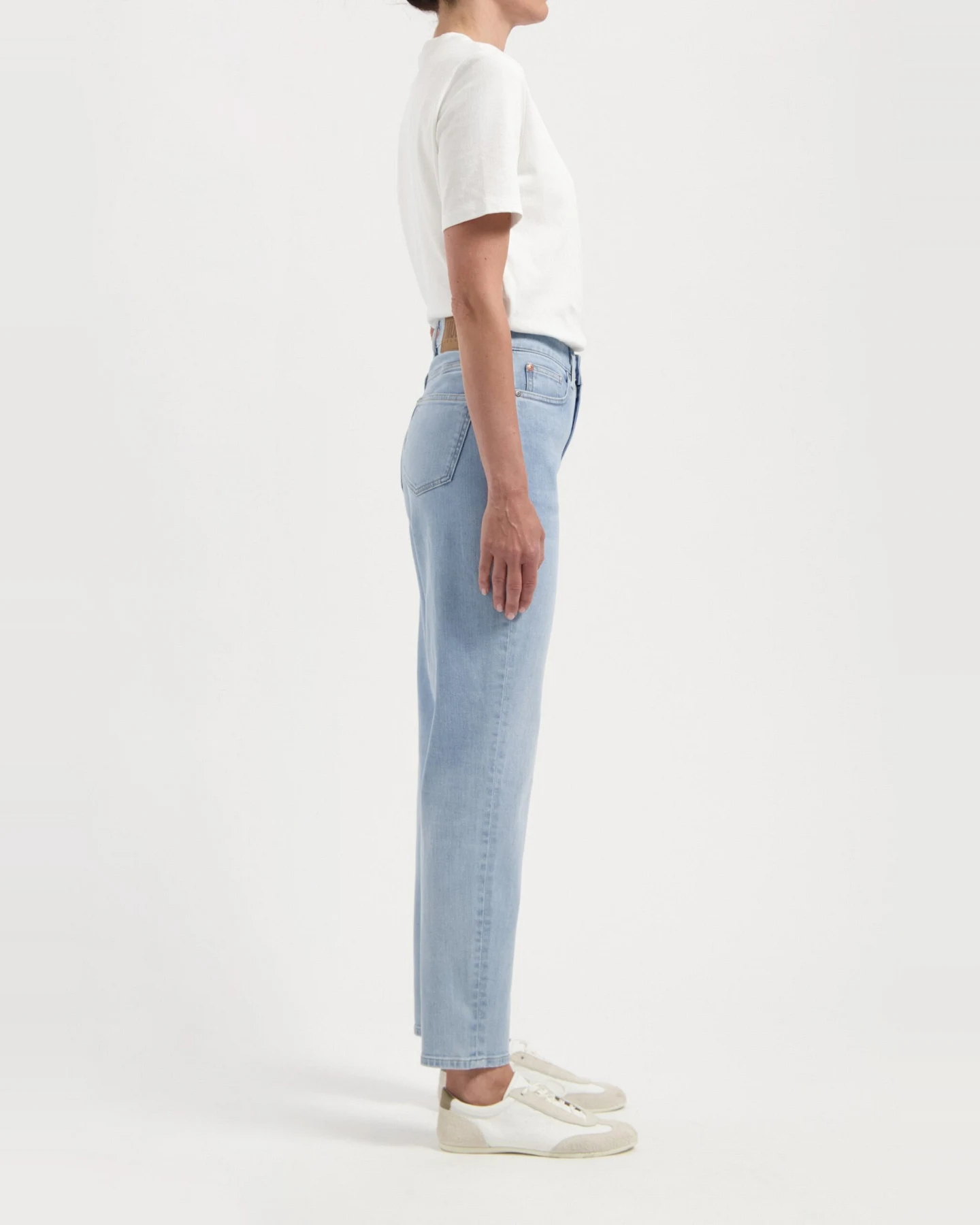 MUD Jeans Damen vegan Jeans Mams High Tapered Light Aged – Ansicht 2