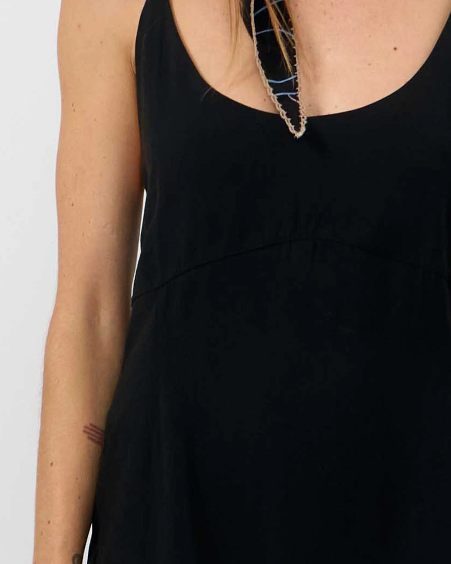SUITE13LAB Damen vegan Kleid Saja Schwarz – Ansicht 2