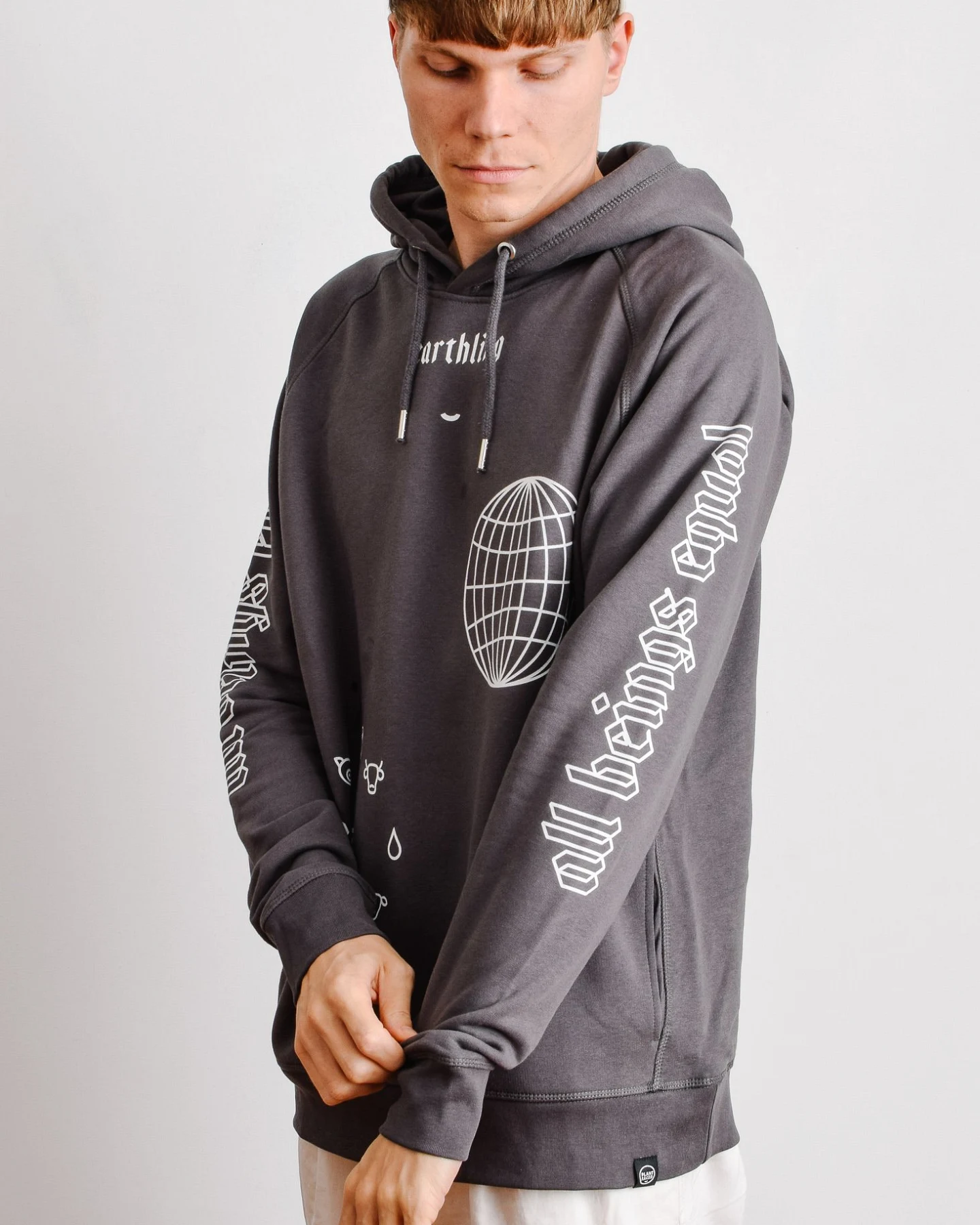 Plant Faced Clothing Herren vegan Hoodie Earthling Hoodie Holzkohle – Ansicht 2