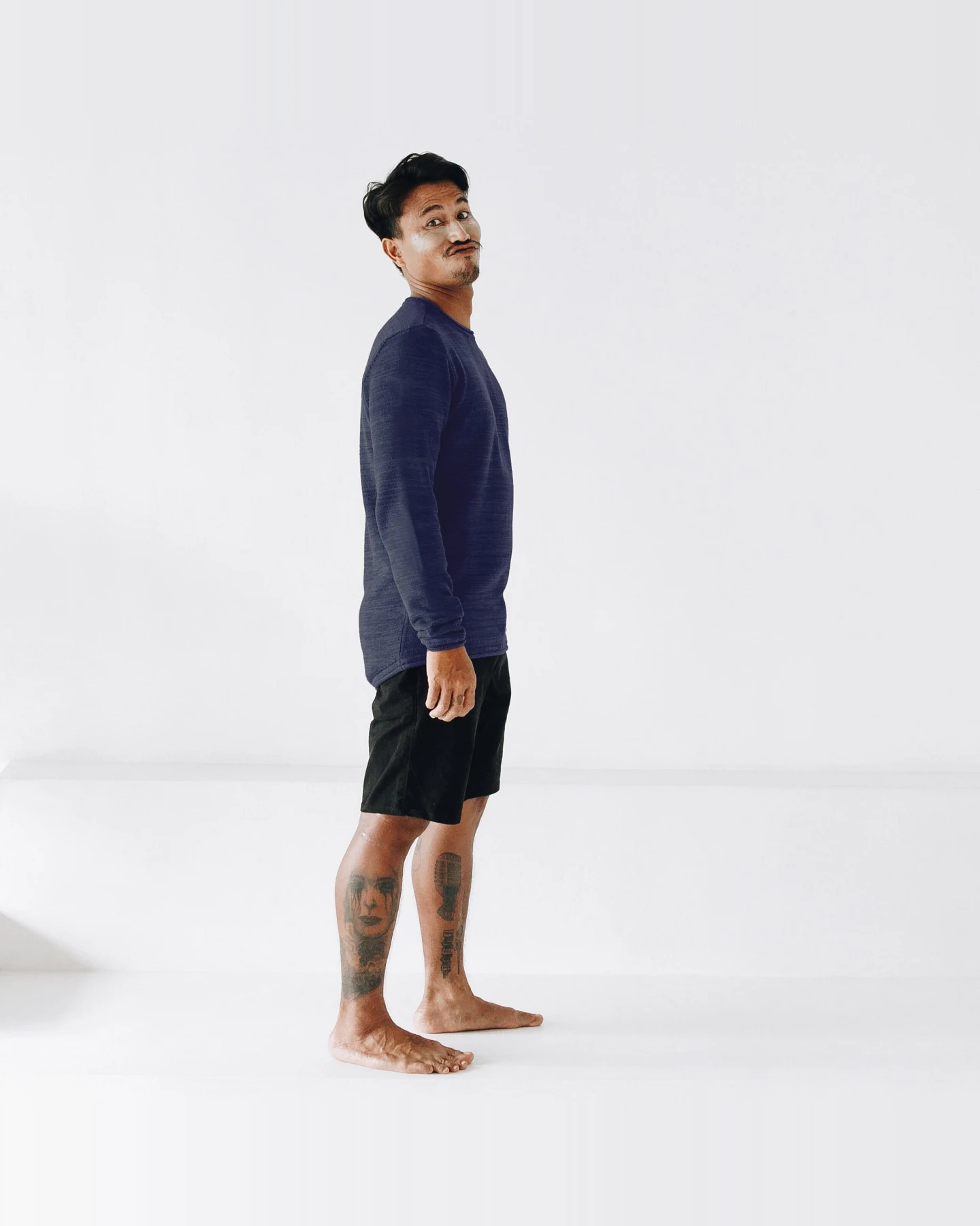 The Driftwood Tales Herren vegan Dünner Pullover Dunkelblau – Ansicht 2