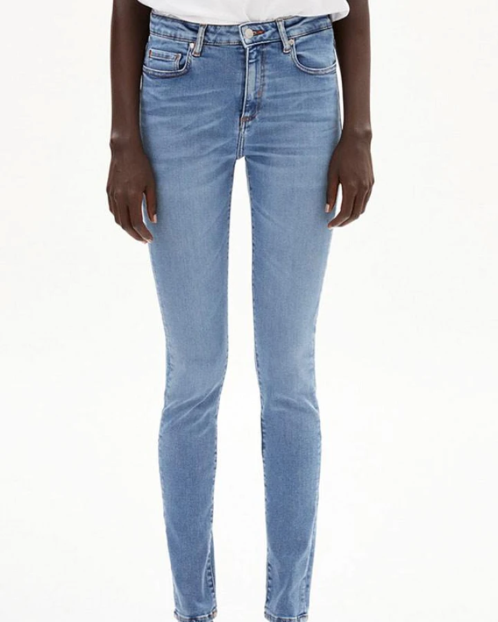 ARMEDANGELS Damen vegan Jeans Tillaa Himmelblau
