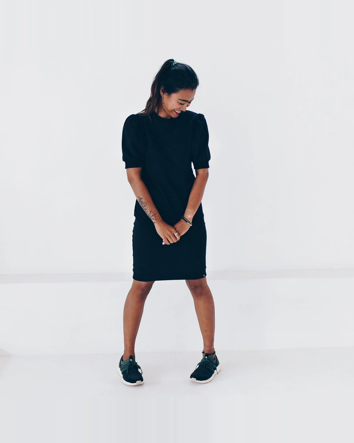 The Driftwood Tales Damen vegan Kleid Schwarz – Ansicht 2