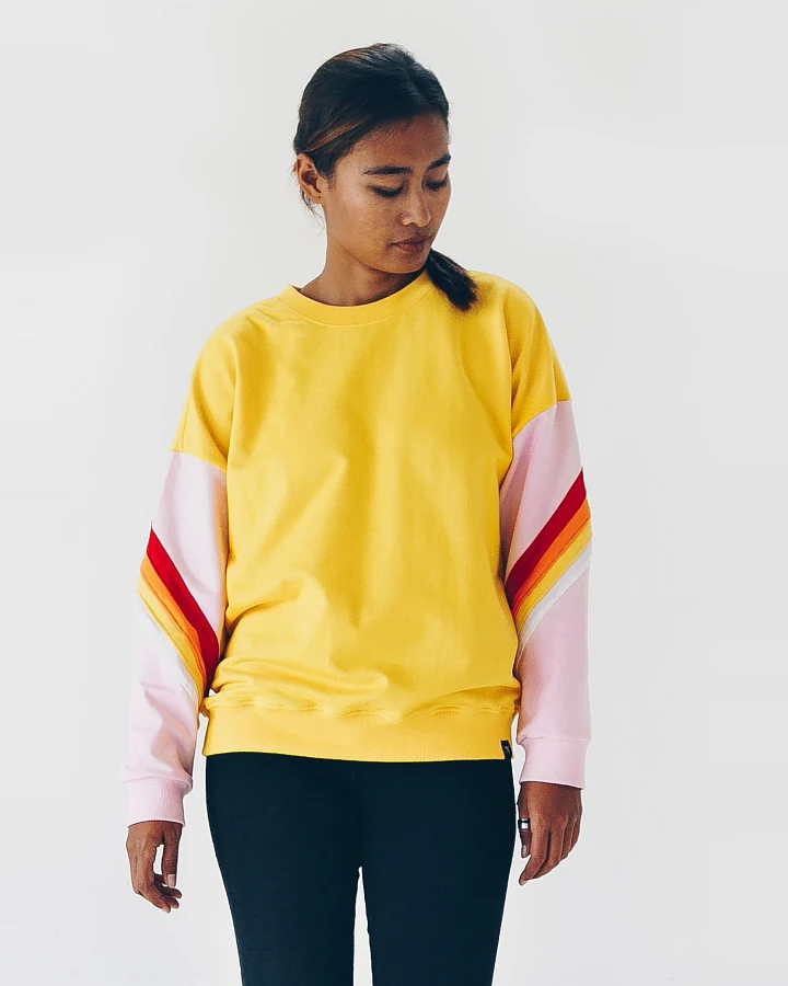 The Driftwood Tales Damen vegan Sweatshirt Loose Yellow Rainbow