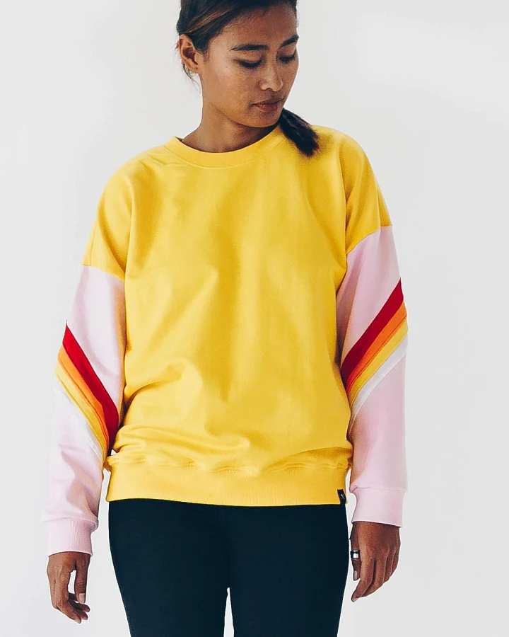 The Driftwood Tales Damen vegan Sweatshirt Loose Yellow Rainbow