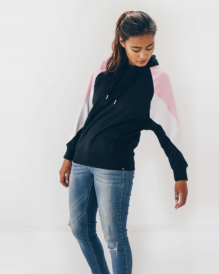 The Driftwood Tales Damen vegan Amy Hoodie Schwarz Rosa