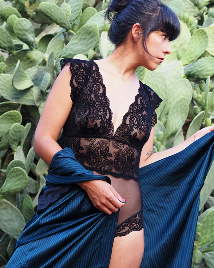 Anekdot Damen vegan Body Amara Schwarzer Samt
