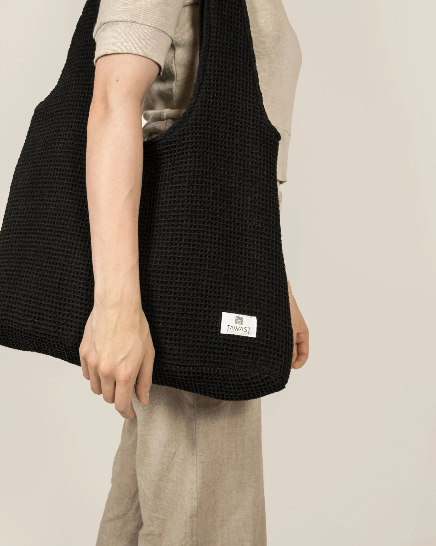 TAWAST Damen vegan Cloud Tote Bag Schwarze Waffel – Ansicht 2