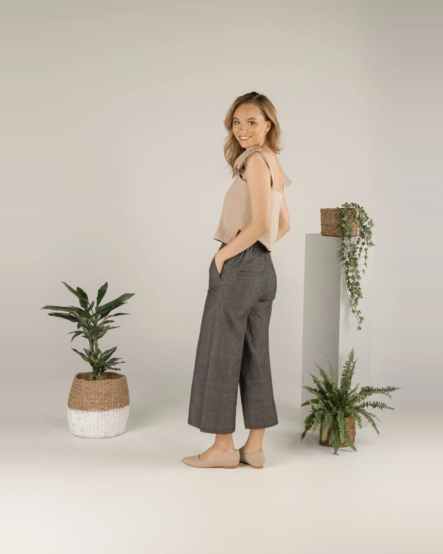 TAWAST Damen vegan Culottes Forest Whispers Holzkohle – Ansicht 2