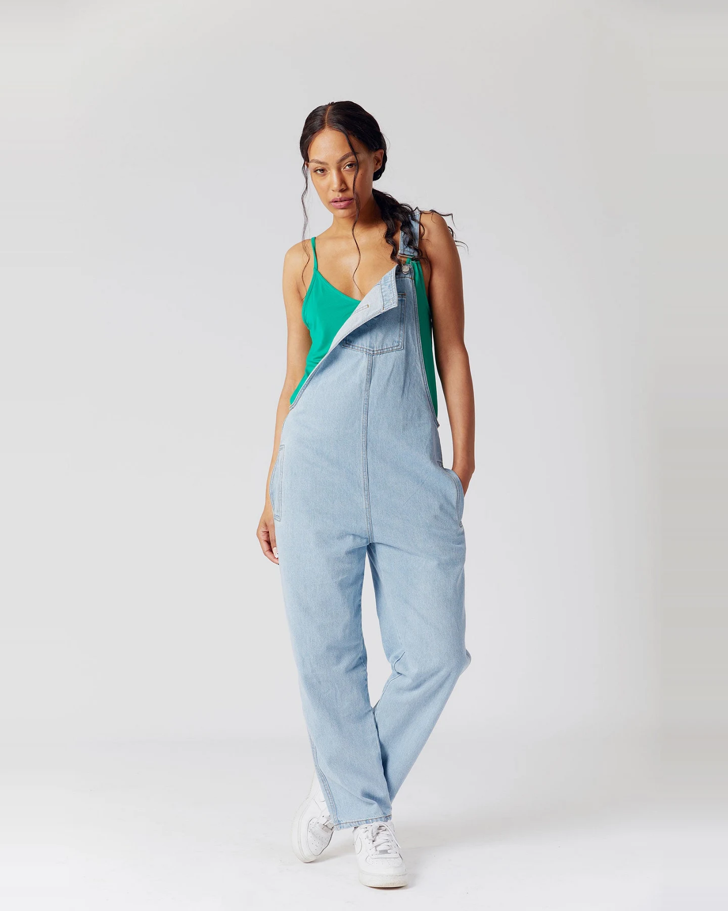 KOMODO Damen vegan Joy Latzhose Hellblau – Ansicht 2